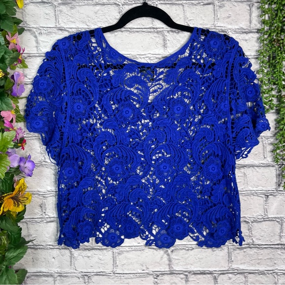 ^🌼3/$30🌼Express Royal Blue Crocheted Lace Short Sleeve Top Size Medium - Picture 9 of 14